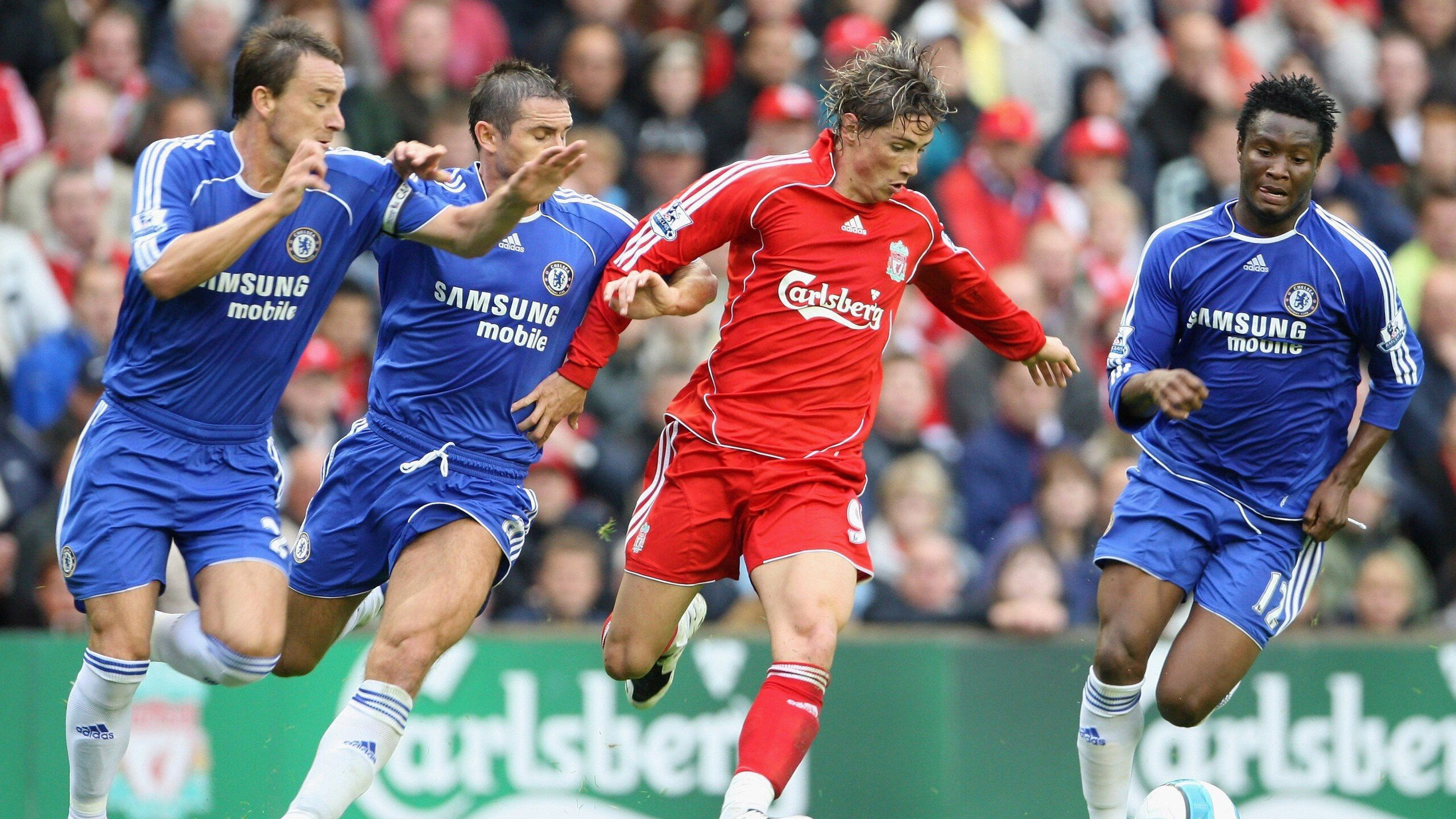 开云体育官网-欧冠历史上的经典对决盘点，历届欧冠对决